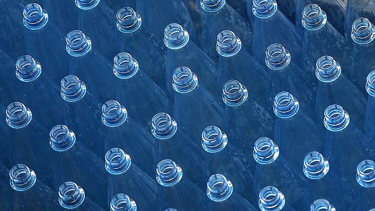 Nach Deckel-Ärger: EU erlässt neues Verbot für Plastikflaschen