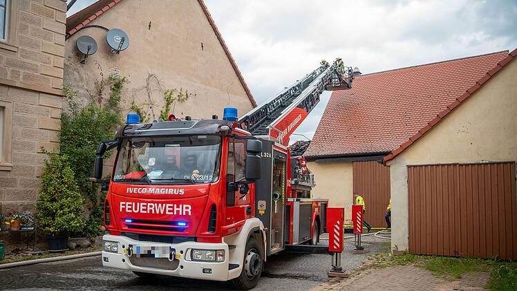 Werkstatt brennt komplett aus
