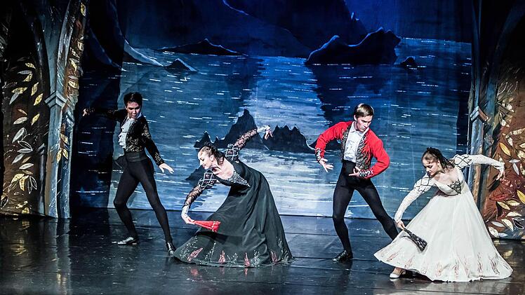 Impressionen vom "Schwanensee"-Gastspiel im Coburger Kongresshaus.Foto: Jochen Berger