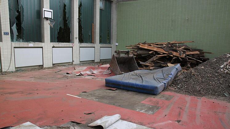 Die Turnhalle ist noch als solche erkennbar.Foto: Stefanie Gleixner