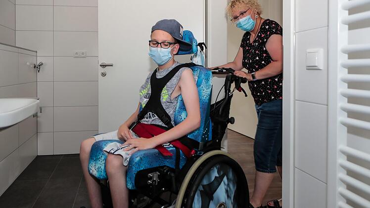 Dieses barrierefreie  Bad wäre  für Max im Rollstuhl perfekt  zu nutzen gewesen, "ein Traum", sagt seine Mutter.Fotos:  Matthias Hoch