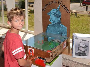 Der "Bismarckflipper" zog vor allem die jüngeren Museumsbesucher in seinen Bann, so wie hier Adrian aus der 4B der Sinnberg-Grundschule.