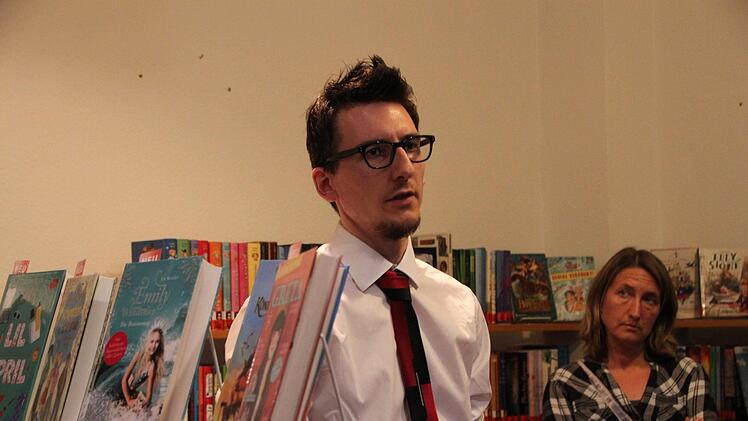 Jan Marberg, Leiter der Stadtbibliothek, erklärte den Räten das Nutzungskonzept. Foto: Ulrike Müller