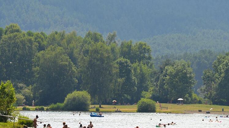 Dem Badevergnügen im Trebgaster Badesee steht derzeit nichts mehr im Wege. Foto: Dieter Hübner