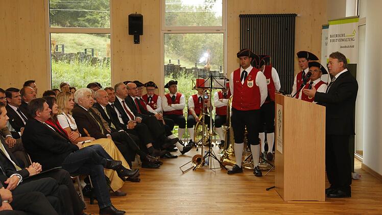 Beim Festakt im Seminarraum des Hauses