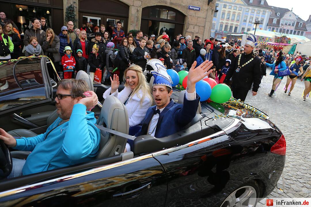 Gaudiwurm: Narren feiern in Coburg