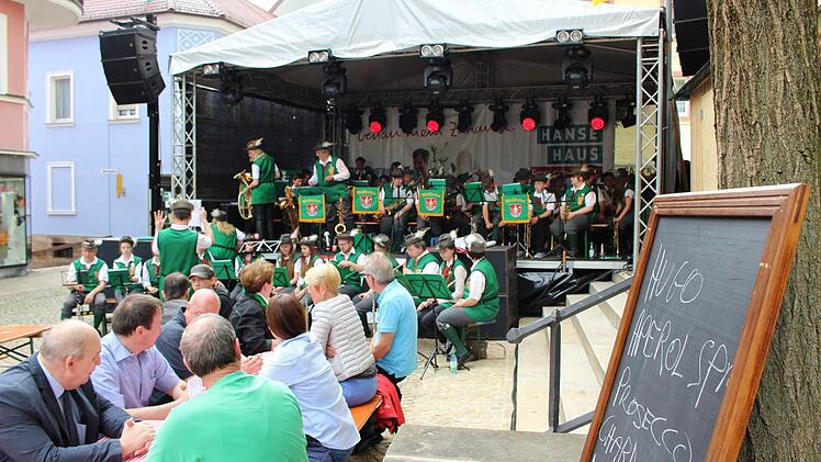 Das 35. Bad Brückenauer Stadtfest wurde am frühen Freitagabend eröffnet. Foto: Julia Raab