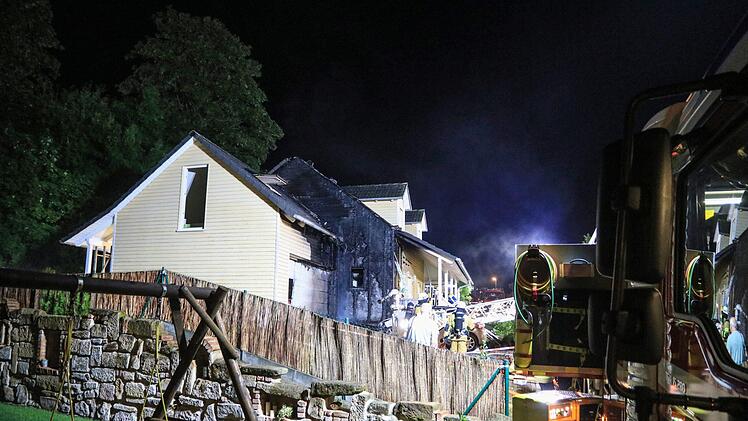 Ein Fahrzeugbrand hat am Mittwoch in Weismain einen enormen Schaden verursacht. Foto: NEWS5 / Merzbach