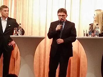 Patricia Lerner und Siegfried Decker - hier im Bild mit Moderator Alexander Müller (Mitte) - gewann das Publikum bei unserer nicht repräsentativen Umfrage für sich. Foto: Ronald Rinklef