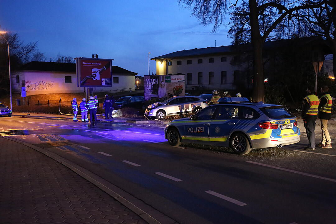Auto überschlägt sich: Verletzter bei Unfall in Bayreuth