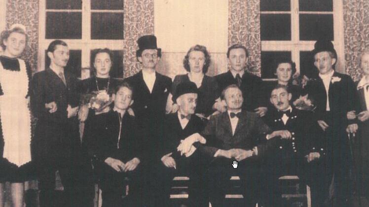 Bild von 1951 mit Hilde Haberkamm, geborene Hausmann (rechts)    Foto: privat