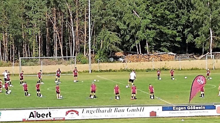 Das Aufwärmprogramm beim Feriencamp in Oesdorf Foto: privat