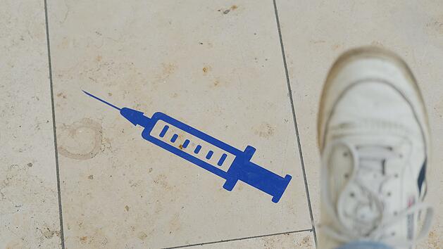 Impfzentren in Bamberg, Bayreuth und Aschaffenburg beklagen Absage von Terminen