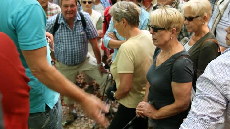 Weinbergwanderung der Saale Zeitung von Wirmsthal nach Wirmsthal 15. Juni 2014: Auf dem alten Postweg