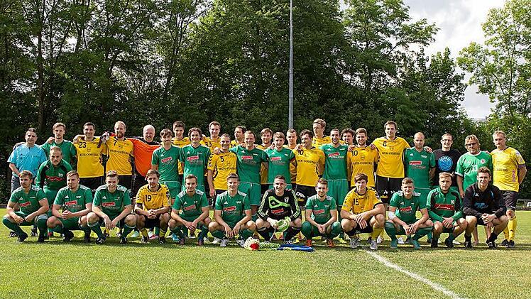 Gruppenbild mit allen Beteiligten.