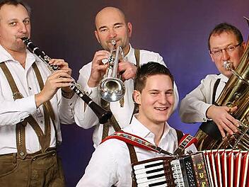 F&uuml;r die musikalische Unterhaltung beim Biertag in Lichtenfels sorgen auf dem Marktplatz die Wiesenttaler Musikanten. Foto: privat