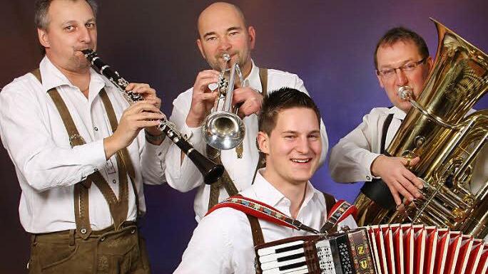 F&uuml;r die musikalische Unterhaltung beim Biertag in Lichtenfels sorgen auf dem Marktplatz die Wiesenttaler Musikanten. Foto: privat