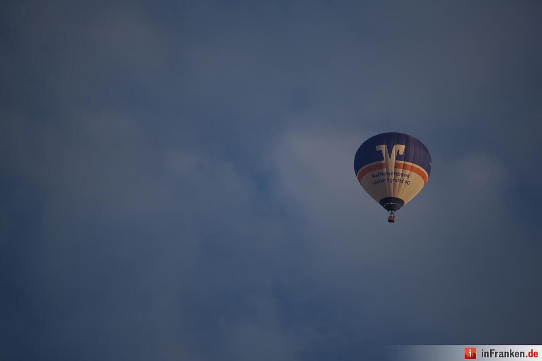 Jubiläumsausgabe: Zum 20. Mal hat die Raiffeisenbank Seebachgrund zu ihrem Ballonmeeting nach Hannberg eingeladen. Mehr als 2000 Menschen waren gekommen.