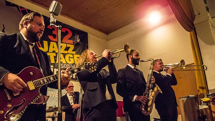 Beste Stimmung: Die Sazerac Swingers gastierten im Rahmen der Jazztage Sonneberg in Ketschenbach.Foto: Jochen Berger