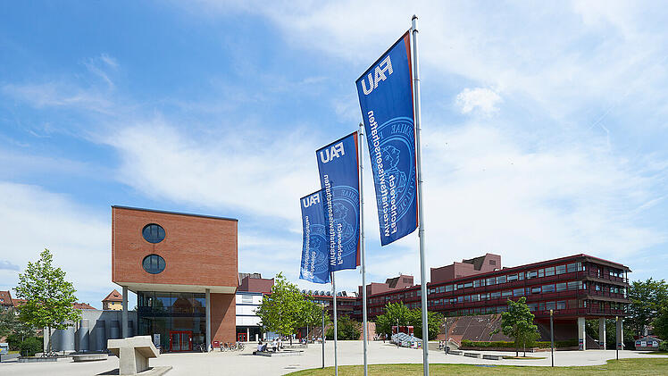 FAU Erlangen-Nürnberg: Fit für Studium - Abschlussklassen zu Studieninformationstagen eingeladen