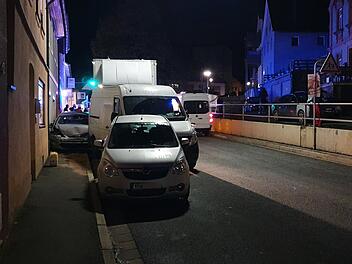 Kreis Kulmbach: Lkw rammt geparkte Autos in Kupferberg - Zwanzig Minuten später kracht es in einem weiteren Ort