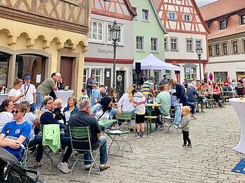 Dettelbach: Mit Live-Musik, F&uuml;hrungen, Zauber-Auff&uuml;hrung und Co. - Stadt l&auml;dt zu Marktplatzfest ein