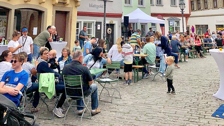 Dettelbach: Mit Live-Musik, Führungen, Zauber-Aufführung und Co. - Stadt lädt zu Marktplatzfest ein