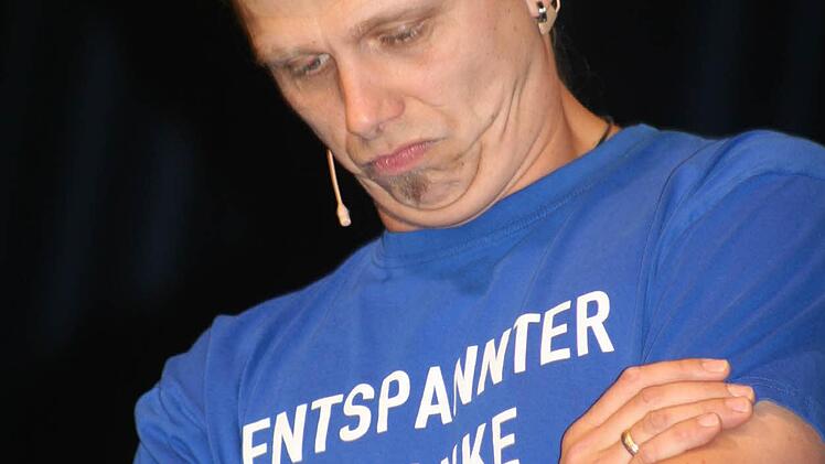 Seine Aufgabe: Comedy, Spaß, Anheizen und durch den Comedy-Marathon führen.