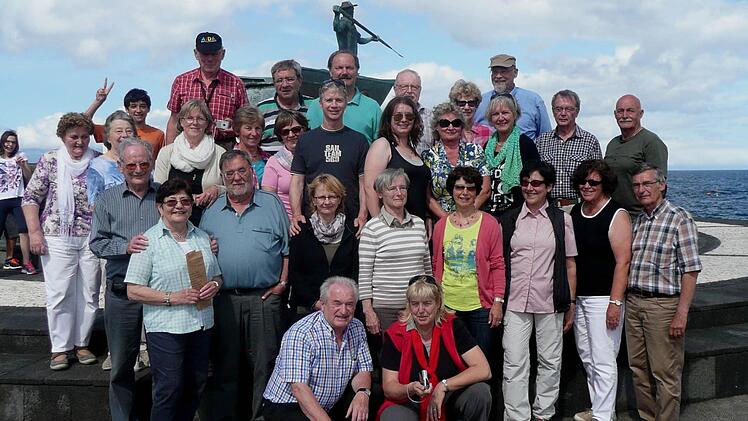 Die Reisegruppe aus dem Landkreis mir Reiseleiter Günther Geiling und der Weltenbummlerin und Azoren-Spezialistin Manuela Frey (vorne von links).