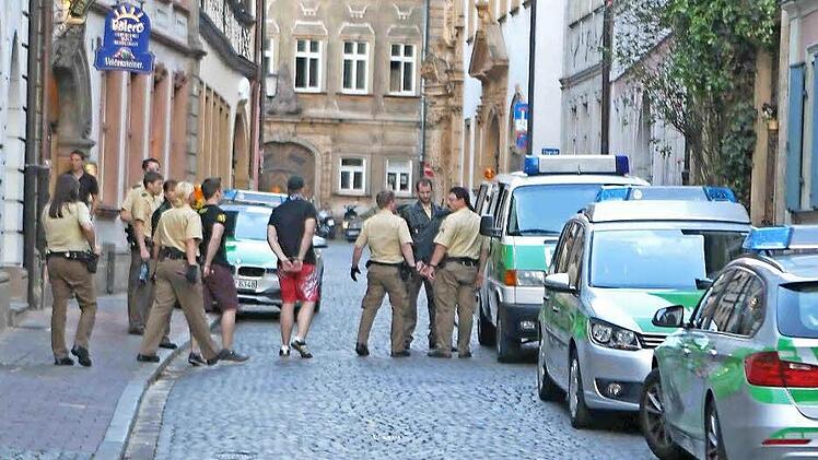 Das Foto von dem Vorfall am 7. Juni zeigt die Festnahme zweier Täter in der Nähe des Café "Balthasar". Archivbild: News5/Herse