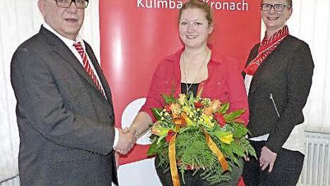 Sparkassen-Geschäftsstellenleiter Reinhard Kraus und Bereichsdirektorin Kerstin Bittermann (rechts) beglückwünschten Sandra Degelmann zum Gewinn. Foto: Klaus-Peter Wulf