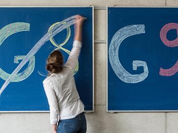 2004 wurde das G8 eingeführt, beinahe von Beginn an stieß die verkürzte Schulzeit auf Ablehnung bei Schülern und Eltern. Foto: Armin Weigel / dpa