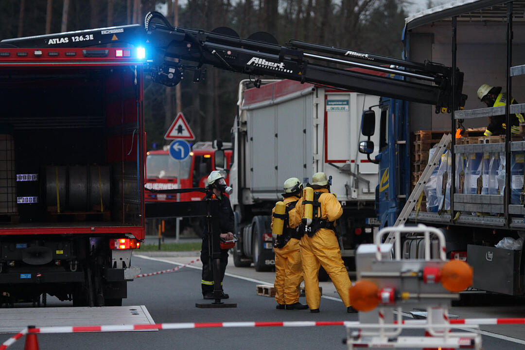 Gefahrgutaustritt auf Parkplatz an A6