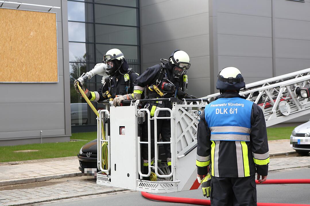 Feuer in Elektromarkt in Nürnberg-Thon