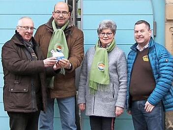 Walter Schaller, Markus Ipta, Brigitte Brückner und Heiko Schlensog (von links) bei der Spendenübergabe Foto: Klaus Klaschka