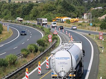Noch werden die Fahrzeuge vor der Baustelle an der Friesentalbrücke ausgebremst. Foto: Alexander Hartmann