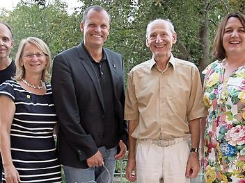 Sind von der gesunden Wirkung des Waldes überzeugt (von links): Claus Schenk (Biosphärenreservat und Naturpark Bayerische Rhön), Elisabeth Assmann (Bund Naturschutz), Referent Dr. Arnulf Hartl, Dr. Joachim Galuska (Gründer und Vorsitzender der Geschäftsführung der Heiligenfeld Kliniken), Anita Schmitt (Akademie Heiligenfeld)  Foto: Ingo Queck