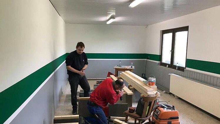 Schrauben, Streichen, Schuften - alle Arbeiten wurden ehrenamtlich ausgeführt.