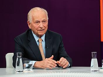 Wolfgang Ischinger, Vorsitzender der M&uuml;nchner Sicherheitskonferenz, ging mit der US-Politik scharf ins Gericht. Au&szlig;erdem pl&auml;dierte er f&uuml;r eine Partnerschaft mit der Ukraine - "der mit Abstand kampferprobtesten, modernsten und leistungsf&auml;higsten Armee Europas".