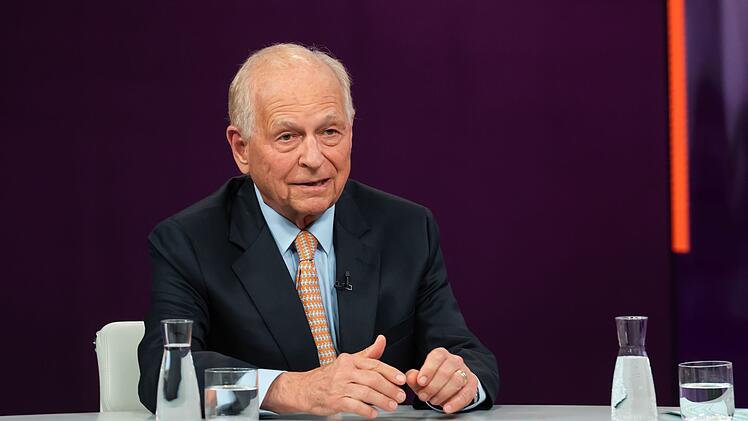 Wolfgang Ischinger, Vorsitzender der M&uuml;nchner Sicherheitskonferenz, ging mit der US-Politik scharf ins Gericht. Au&szlig;erdem pl&auml;dierte er f&uuml;r eine Partnerschaft mit der Ukraine - "der mit Abstand kampferprobtesten, modernsten und leistungsf&auml;higsten Armee Europas".