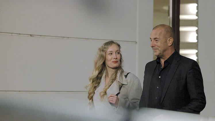 Yvonne Gaspers (Katharina Heyer) und Ingo Thiel (Heino Ferch) lernten sich auf einer Dating-Plattform kennen.