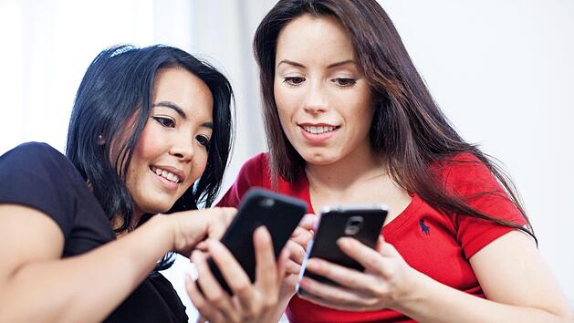 Zweite Wahl? Von wegen! Auch gebrauchte Handys können Freude machen, wenn man beim Kauf einige Dinge beachtet.  Foto: Christin Klose, dpa