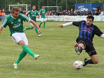 Andre Karmann (links) hat seinen Beinbruch auskuriert und steht zum Saisonstart im Kader des FC Sand.
