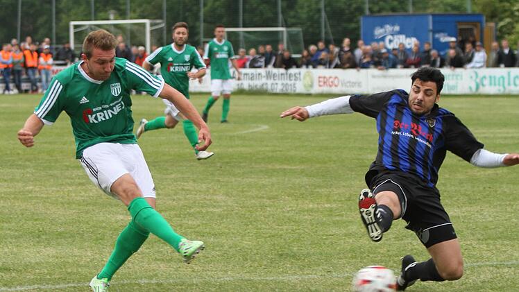 Andre Karmann (links) hat seinen Beinbruch auskuriert und steht zum Saisonstart im Kader des FC Sand.