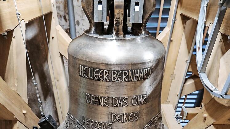 Die Benedikt- und Bernhard-Glocke wurde zusammen mit den anderen neu gegossenen Glocken im September 2019 geweiht.