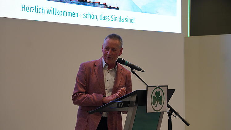 Fürth: Anonymer Spender gibt Weihnachtsessen für Bedürftige aus - Fürther Fußballer bedienen