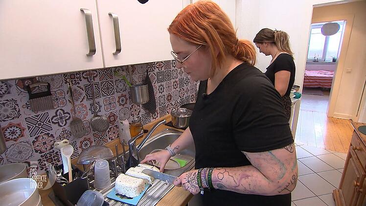 F&uuml;r "Das perfekte Dinner" macht Kira den Halloumi nat&uuml;rlich selbst.
