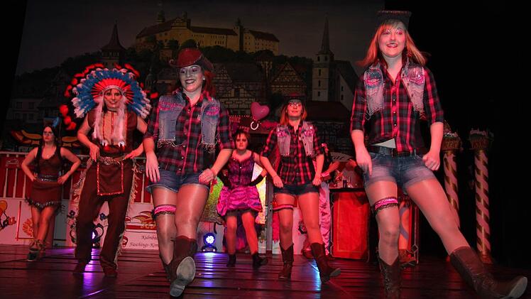 Die heißen Cowgirls der Karneval Dance Group. Foto: Sonja Adam