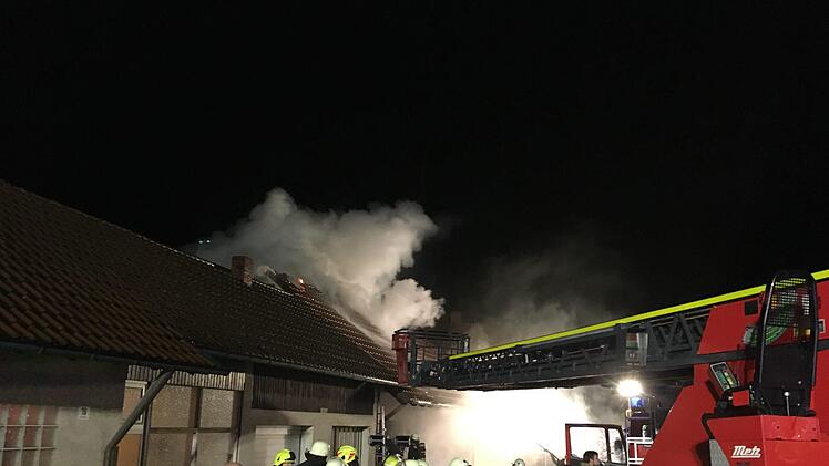 Bilder vom Einsatz in der Nacht. Foto: Ralf Ruppert