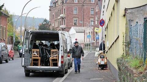 Inventar zieht um: Von der Hemmerichstraße geht es für den Verein Kidro weiter in Richtung Stadtzentrum.  Fotos: Carmen Schmitt